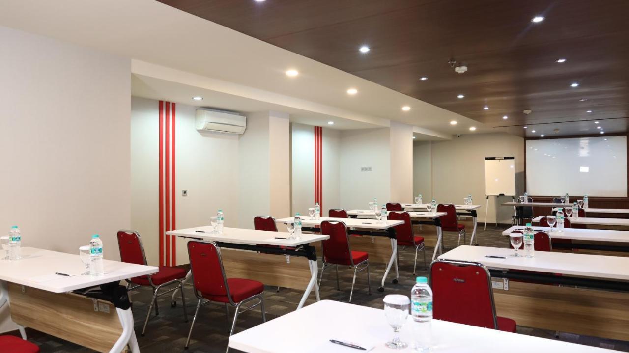 Moritz Hotel Rsab Harapan Kita Yakarta Exterior foto